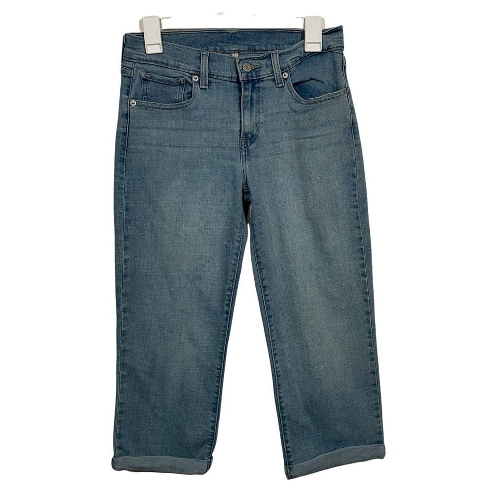 Levi’s Mid Rise Medium Wash Cropped Jeans